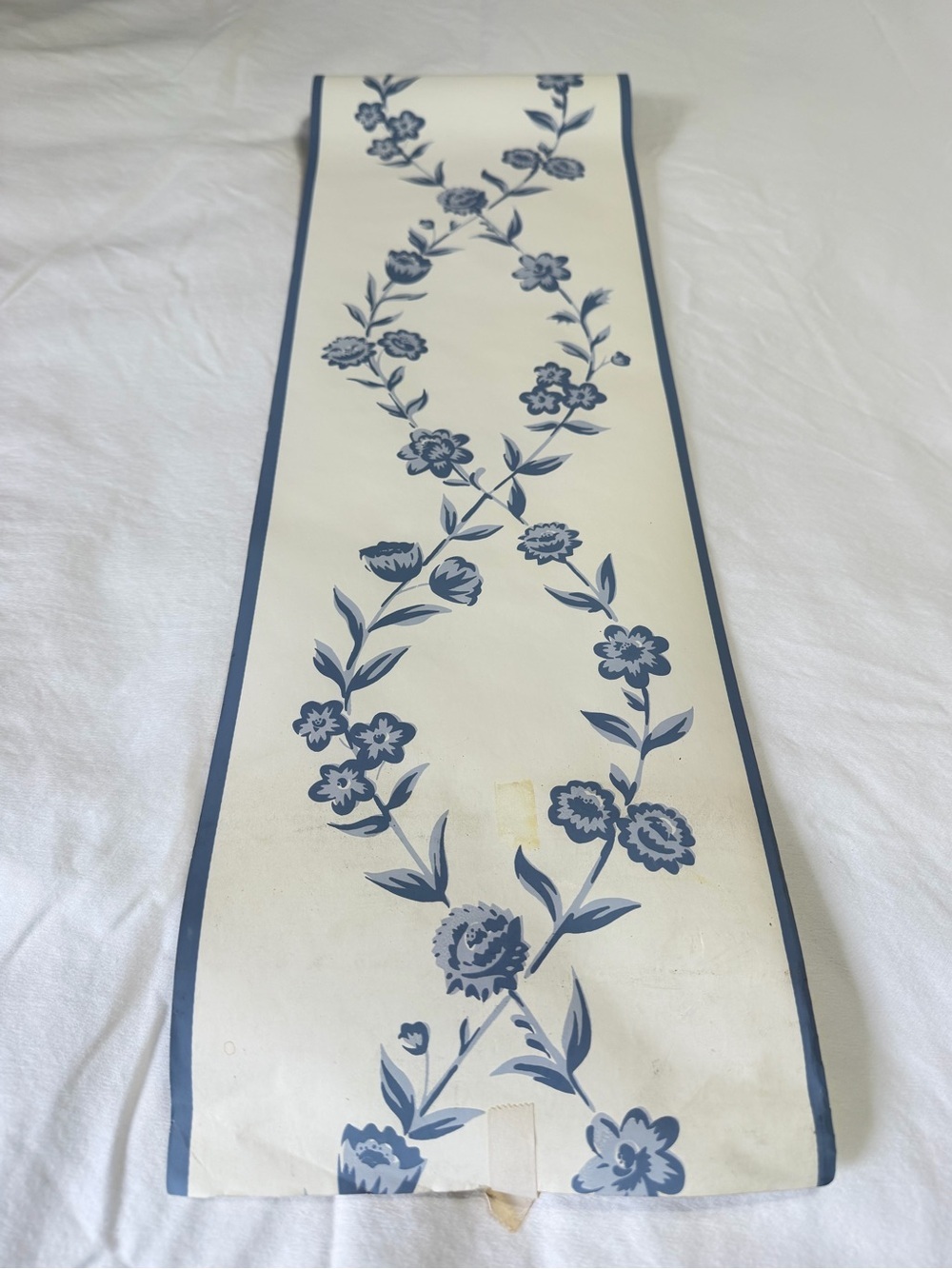 VGT Lot 7 Newport #5725 Blue floral Wallpaper Border 5 YDS EA Unpasted Farmhouse